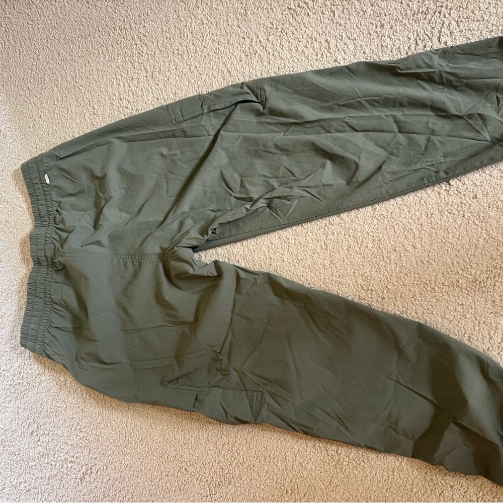 Womens Vuori Olive Green Cargo Perfomance Jogger Pants - Picture 2 of 4